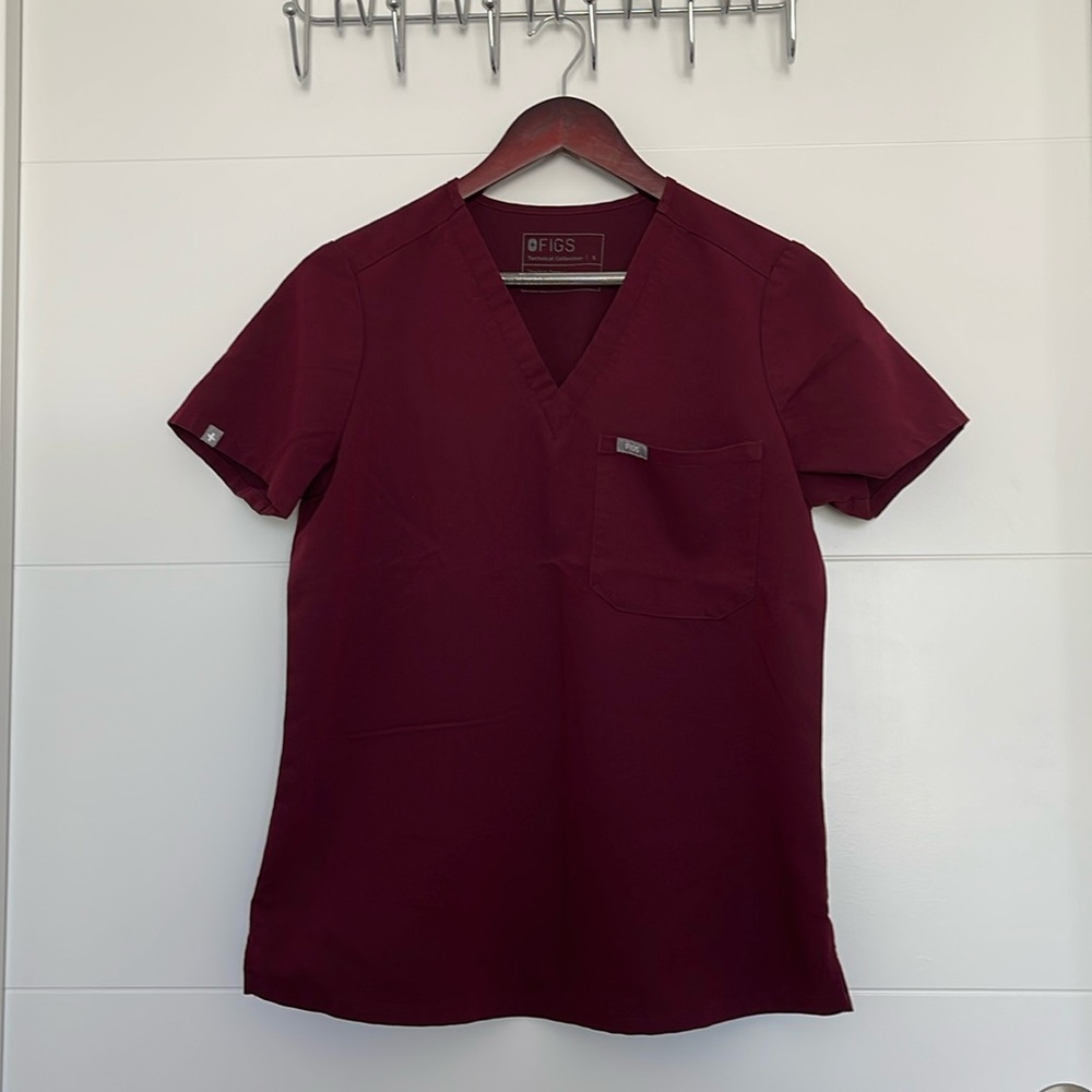 Figs Women Scrub Set - Burgandy 
Top: S
Bottom: XS